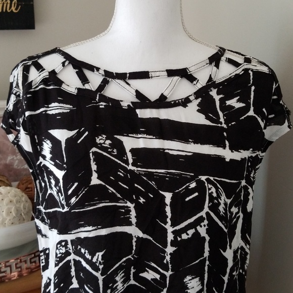 Ella Moss cut out blouse - Picture 2 of 6